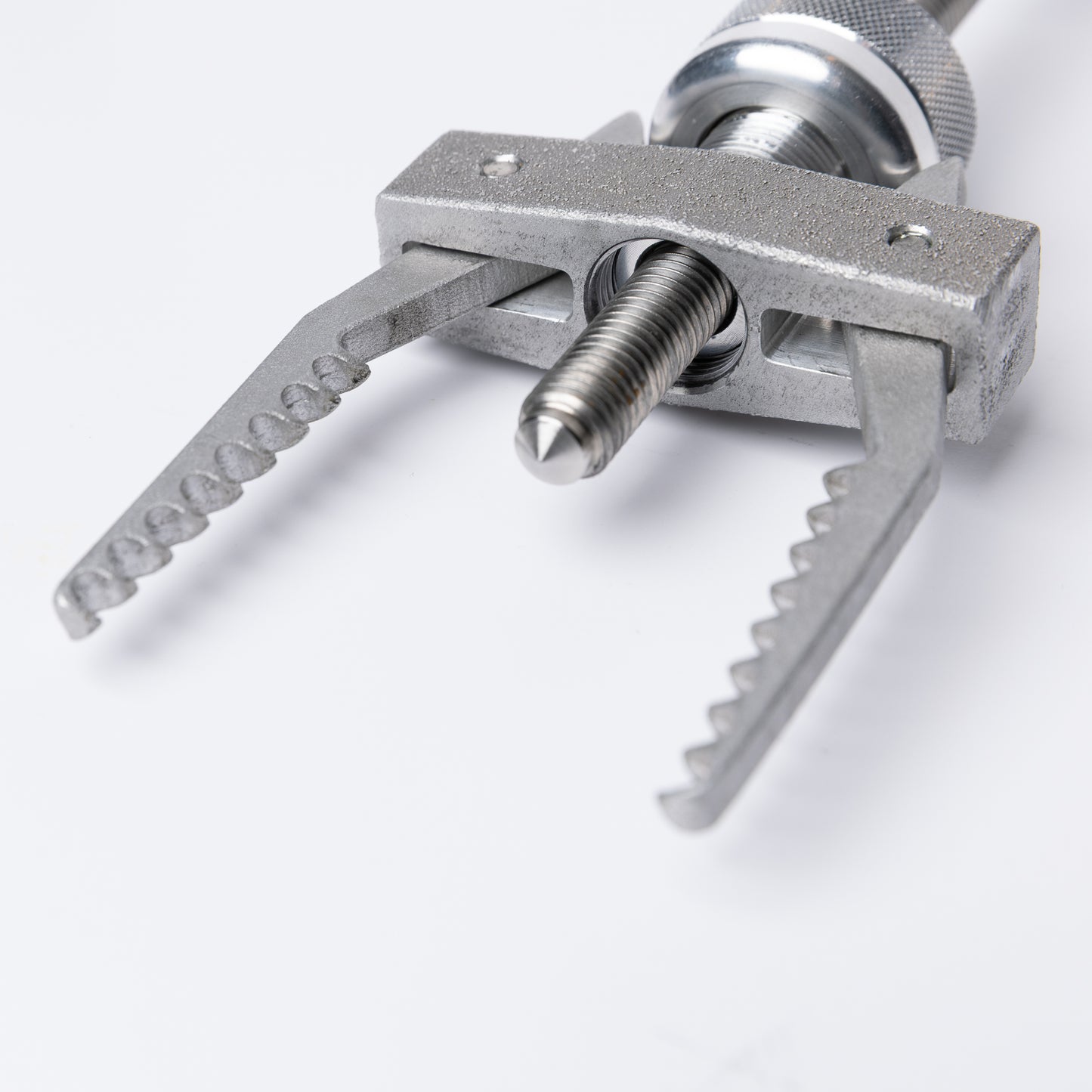 Detailed View of ImpelPro Large Puller Teeth – Piercing Grip for Secure Rubber Impeller Extraction